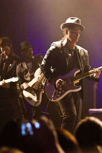 330px-Bruno_Mars_Concert_Houston_3