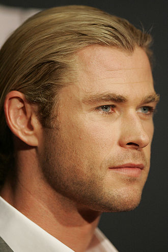 330px-Chris_Hemsworth_%288492541282%29