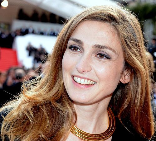 500px-Julie_Gayet_Cannes_2014